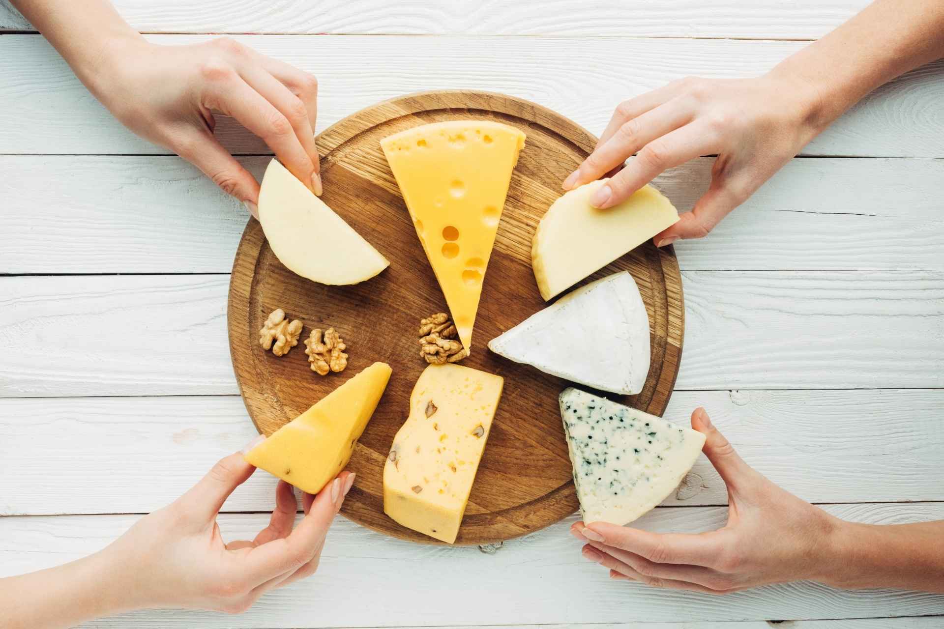 Il formaggio rinforza il microbiota intestinale e potrebbe farci vivere più a lungo