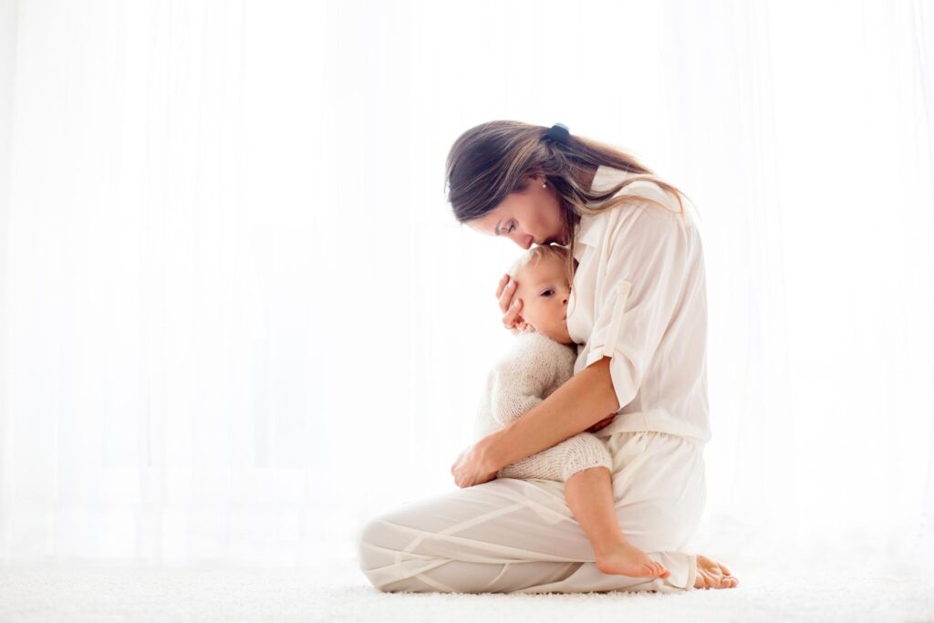 mamma allatta bambino di un anno