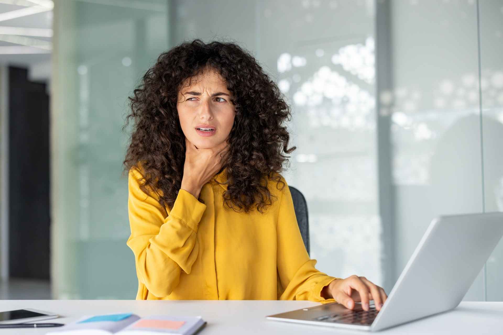 I sintomi del reflusso: come riconoscerli quando “non è solo acidità”